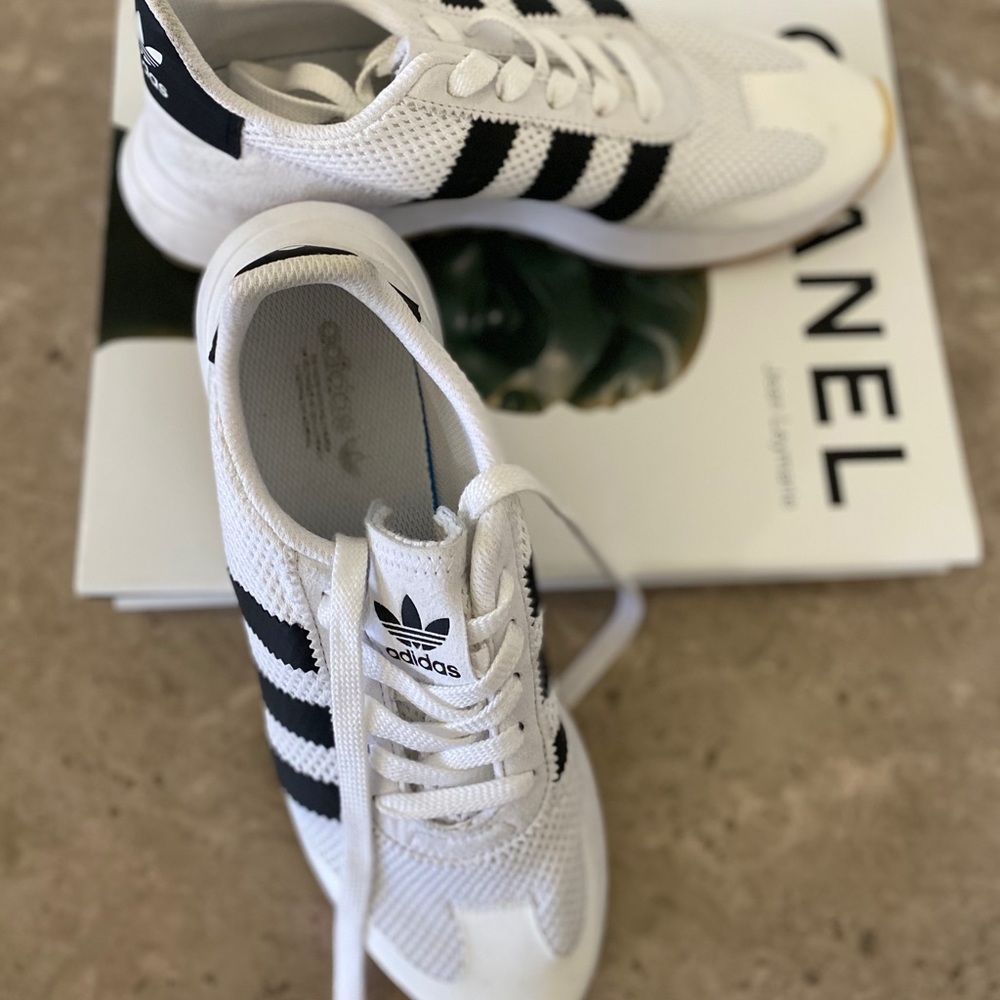 Womens adidas shoes original flashbacks